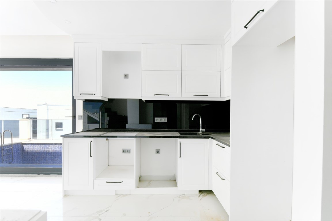 New complex of 4 detached villas with private pool and garden - Umbrella Group - Photo 8