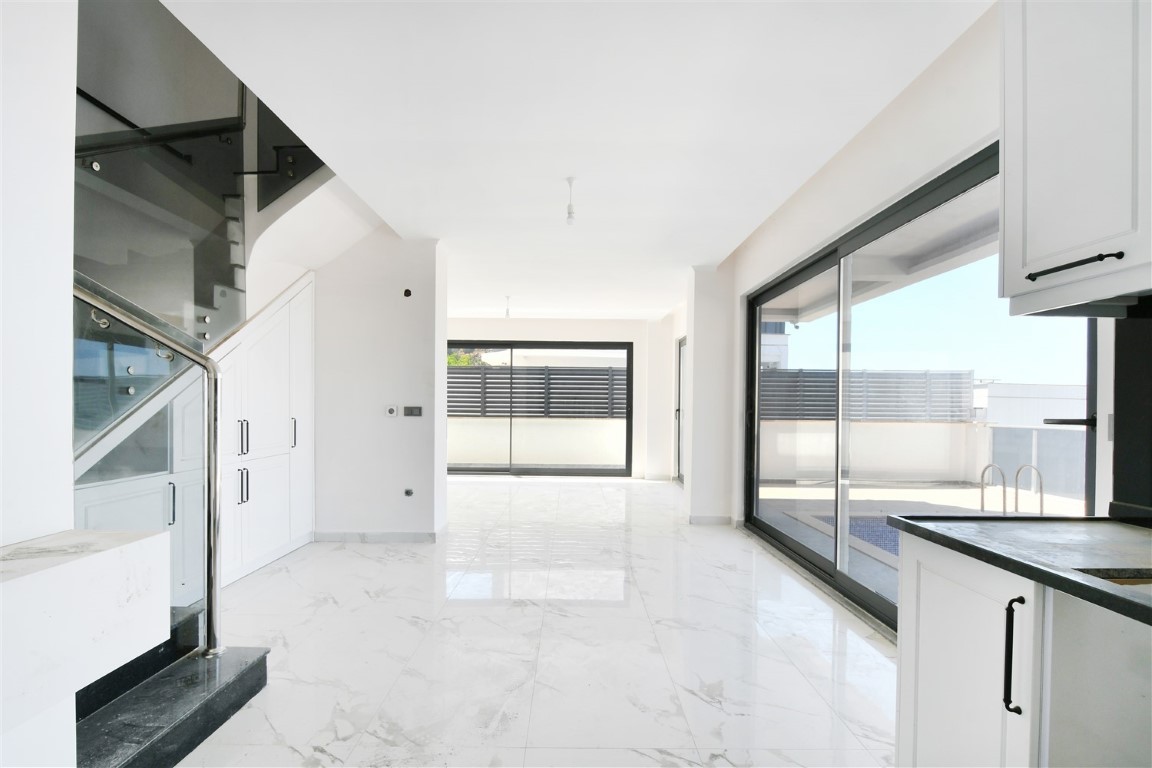 New complex of 4 detached villas with private pool and garden - Umbrella Group - Photo 9