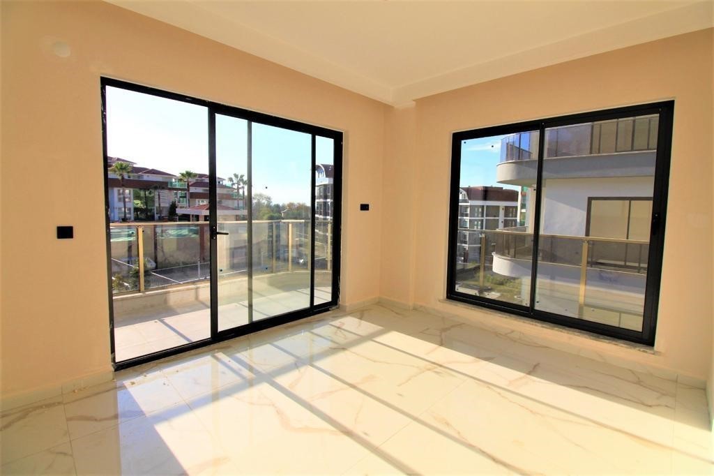 U1102 - Photo 15
