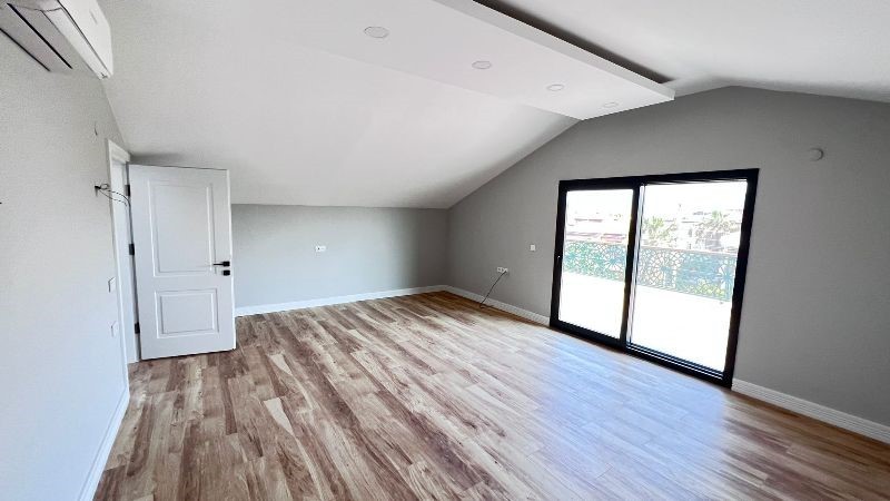 U3649 - Photo 17