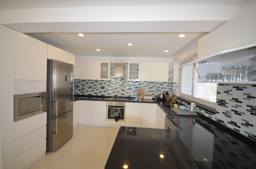Spacious 5+1 Italian style villa in Fethiye - Umbrella Group - Photo 12