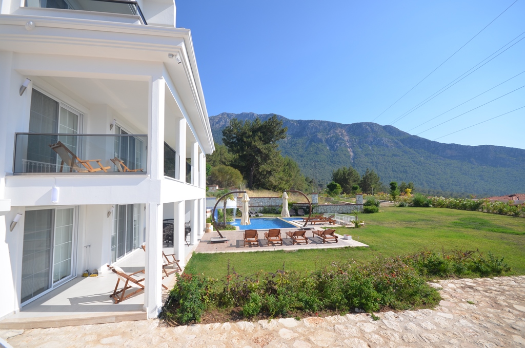 Spacious 5+1 Italian style villa in Fethiye - Umbrella Group - Photo 4