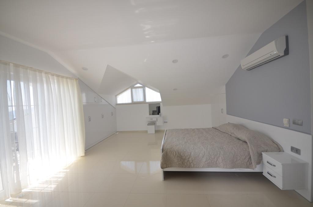 Spacious 5+1 Italian style villa in Fethiye - Umbrella Group - Photo 16