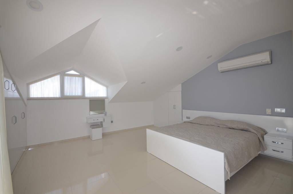 Spacious 5+1 Italian style villa in Fethiye - Umbrella Group - Photo 17