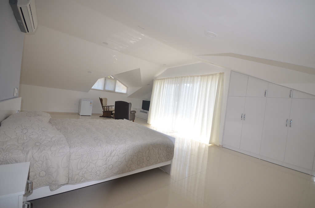 Spacious 5+1 Italian style villa in Fethiye - Umbrella Group - Photo 18