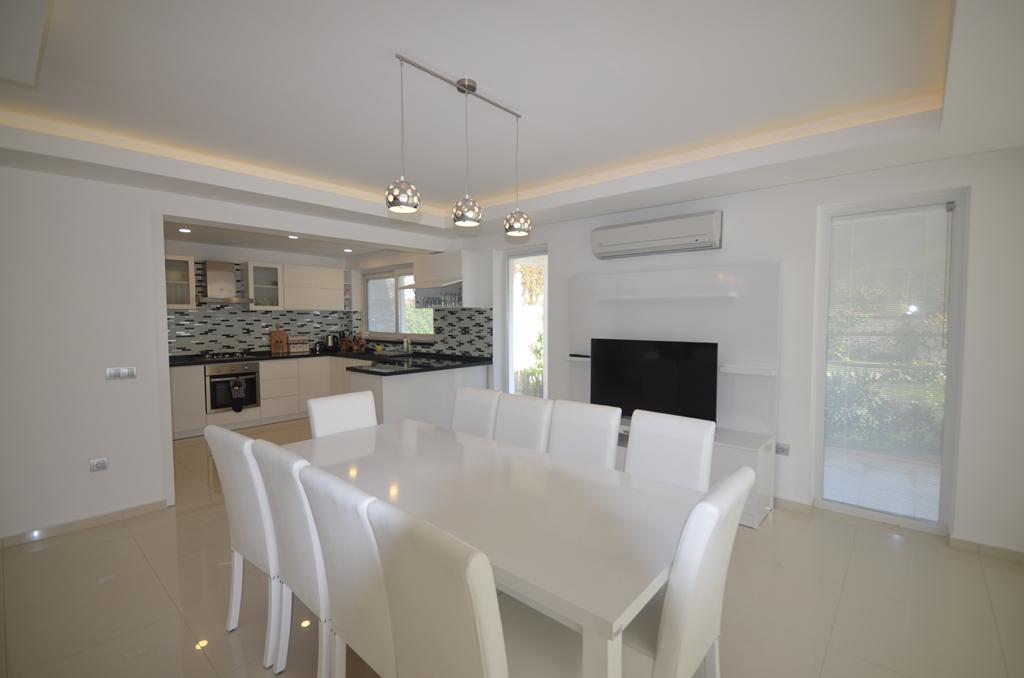 Spacious 5+1 Italian style villa in Fethiye - Umbrella Group - Photo 11