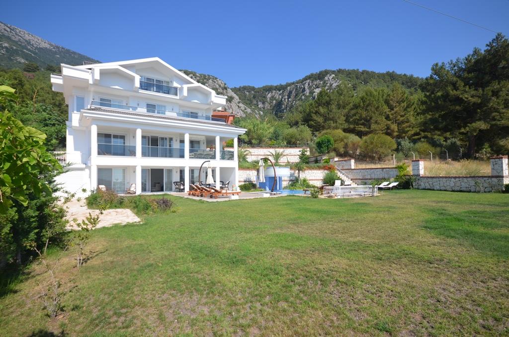 Spacious 5+1 Italian style villa in Fethiye - Umbrella Group - Photo 3