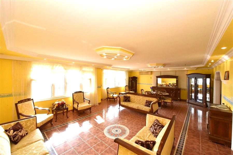 Apartment 3+1 in the center of Alanya with the possibility of obtaining Turkish citizenship - Umbrella Group