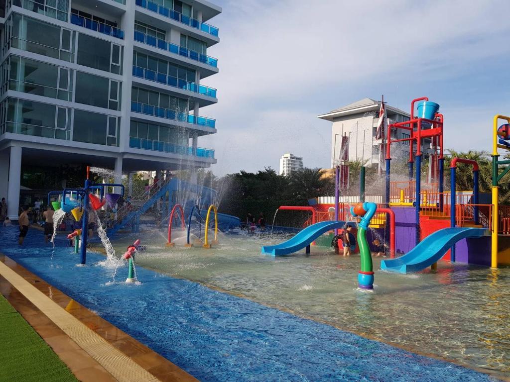 New residential complex with large outdoor pool - Umbrella Group - Photo 11