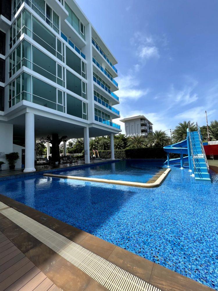 New residential complex with large outdoor pool - Umbrella Group - Photo 7