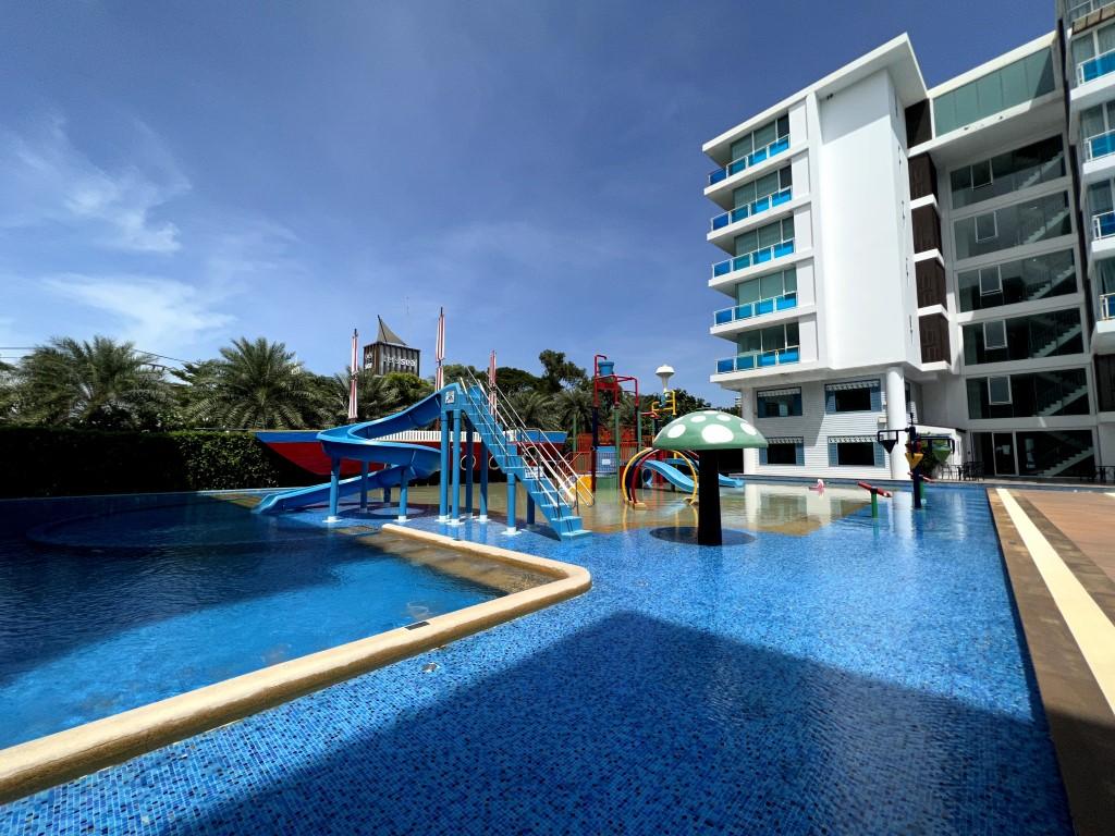 New residential complex with large outdoor pool - Umbrella Group - Photo 8