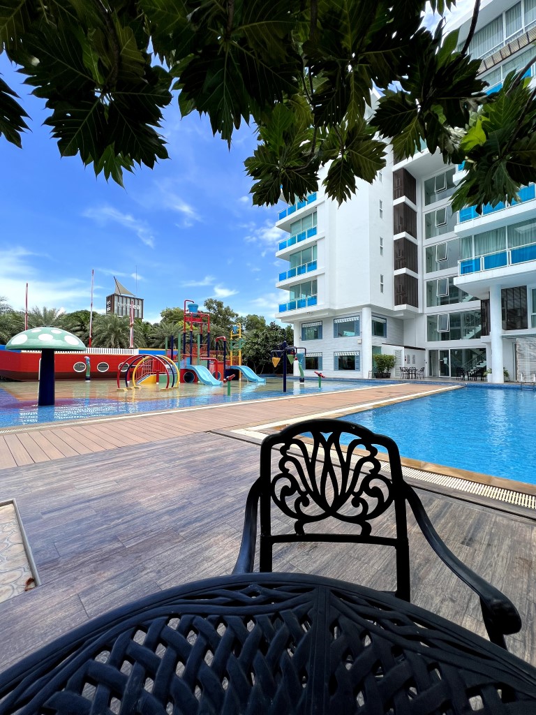New residential complex with large outdoor pool - Umbrella Group - Photo 5