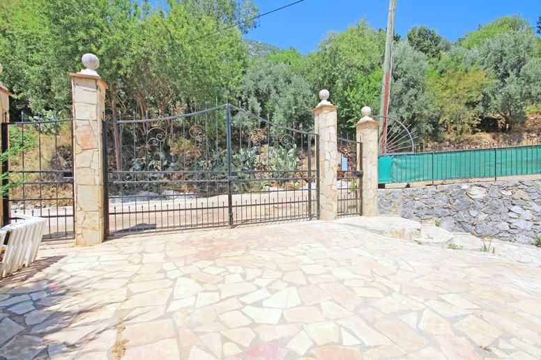 Spacious villa in Alanya with 7+3 apartments with sea and city views, Kestel - Umbrella Group - Photo 3