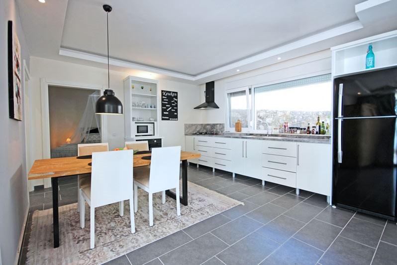 Spacious villa in Alanya with 7+3 apartments with sea and city views, Kestel - Umbrella Group - Photo 52