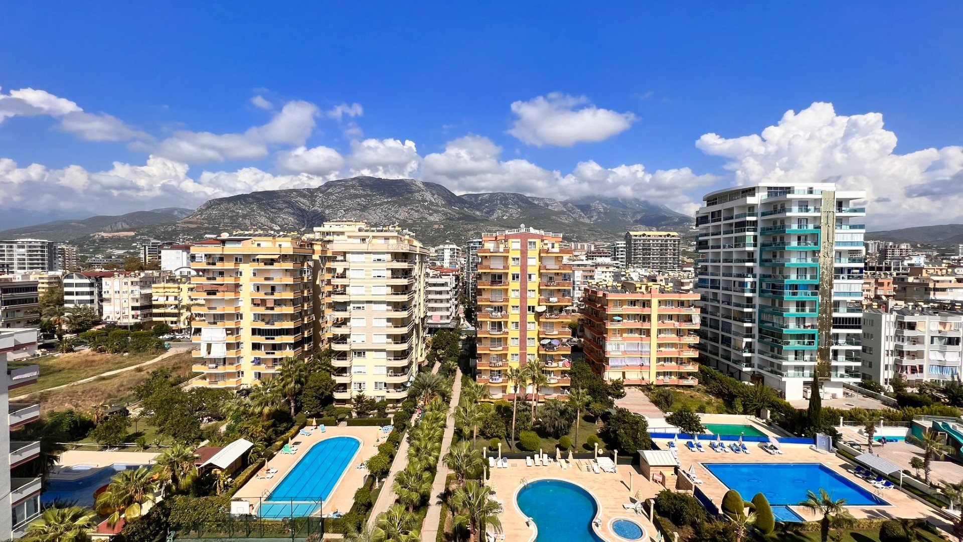 Penthouse in Alanya with an area of 260 m2 on the first coastline, Mahmutlar - Umbrella Group - Photo 23