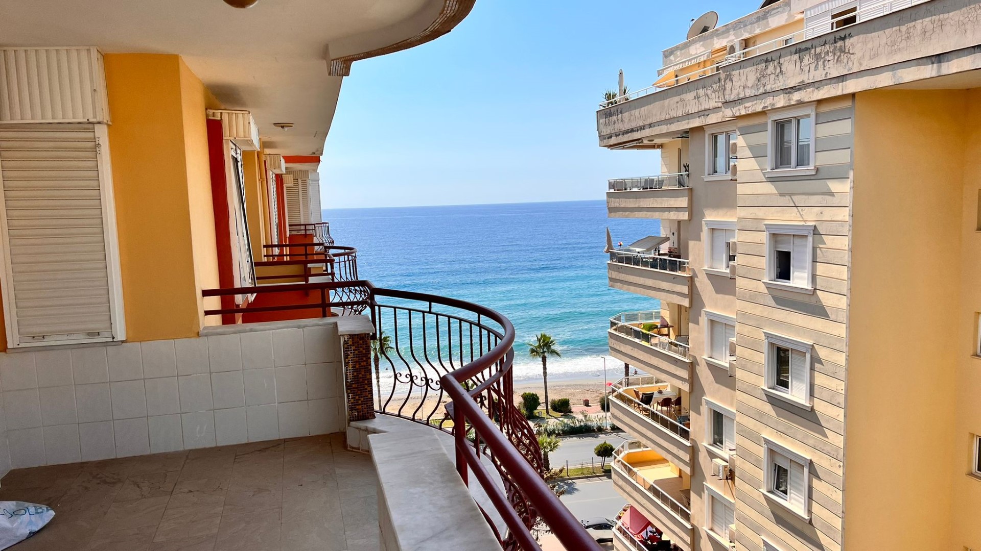 Penthouse in Alanya with an area of 260 m2 on the first coastline, Mahmutlar - Umbrella Group - Photo 6