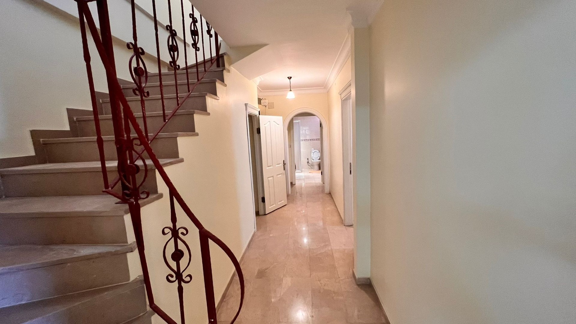Penthouse in Alanya with an area of 260 m2 on the first coastline, Mahmutlar - Umbrella Group - Photo 9