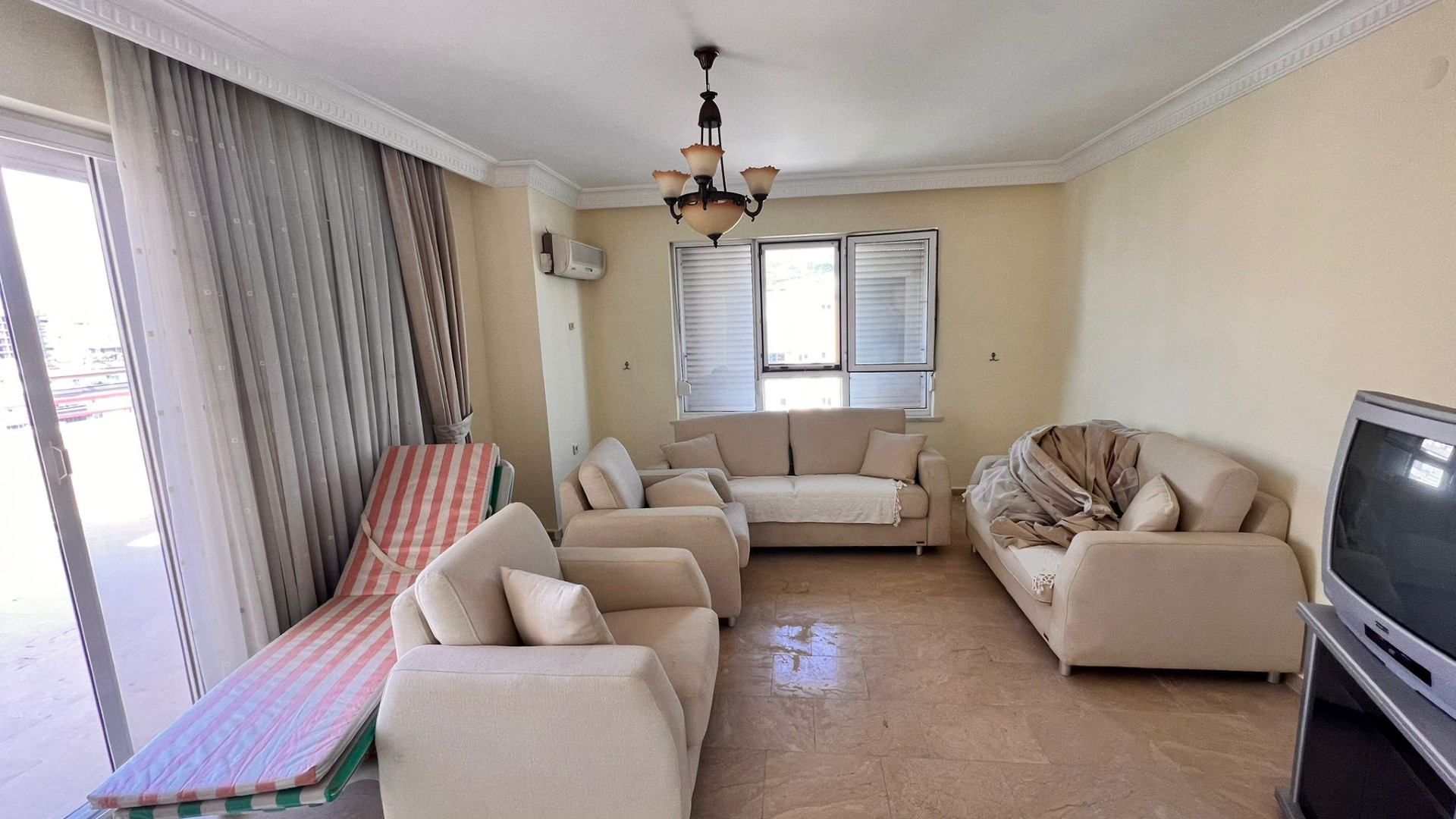 Penthouse in Alanya with an area of 260 m2 on the first coastline, Mahmutlar - Umbrella Group - Photo 16