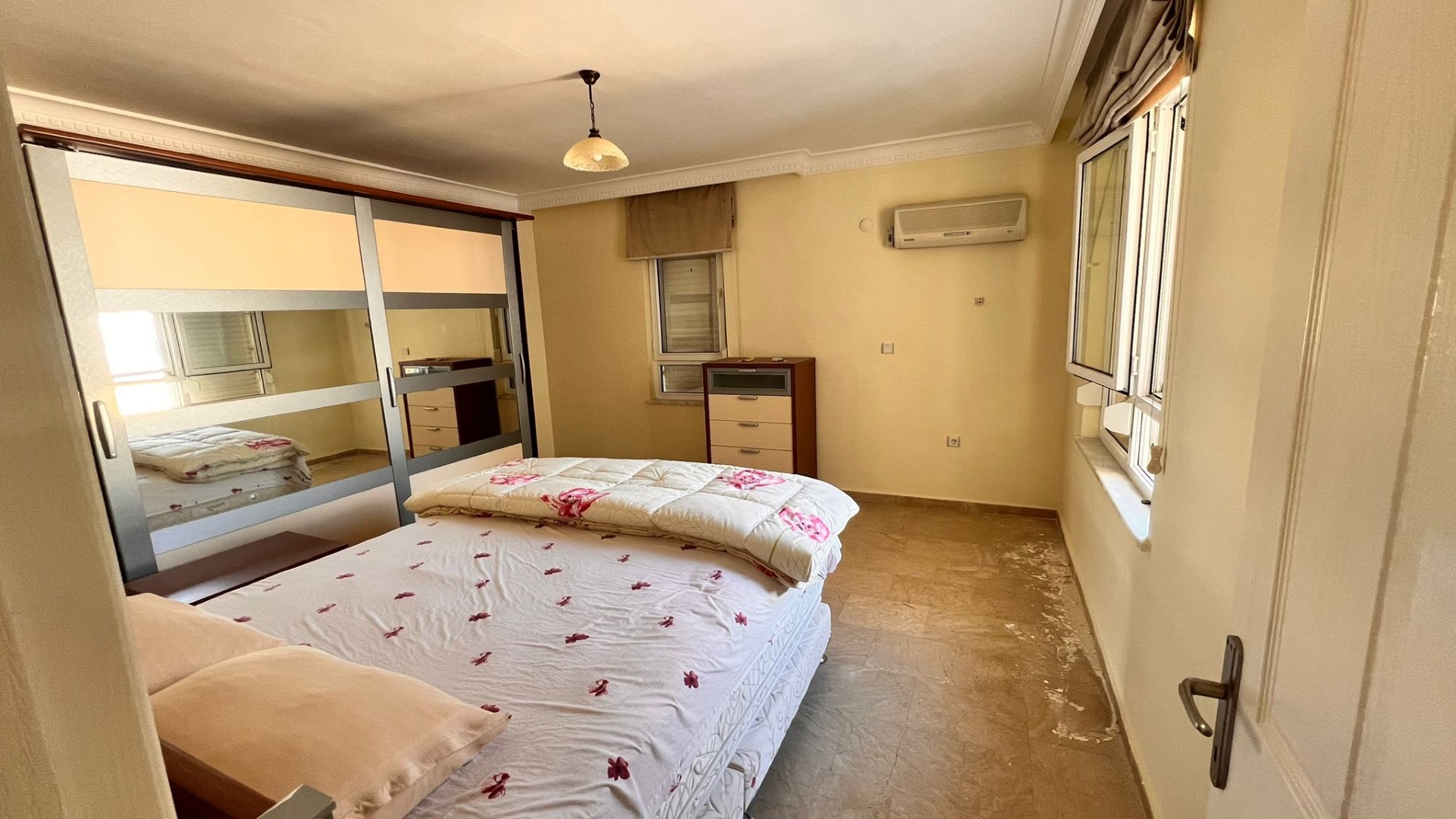 Penthouse in Alanya with an area of 260 m2 on the first coastline, Mahmutlar - Umbrella Group - Photo 15