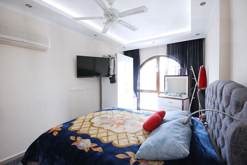 Spacious penthouse in Alanya area of 215 m2, 500 m from the sea, Oba - Umbrella Group - Photo 17