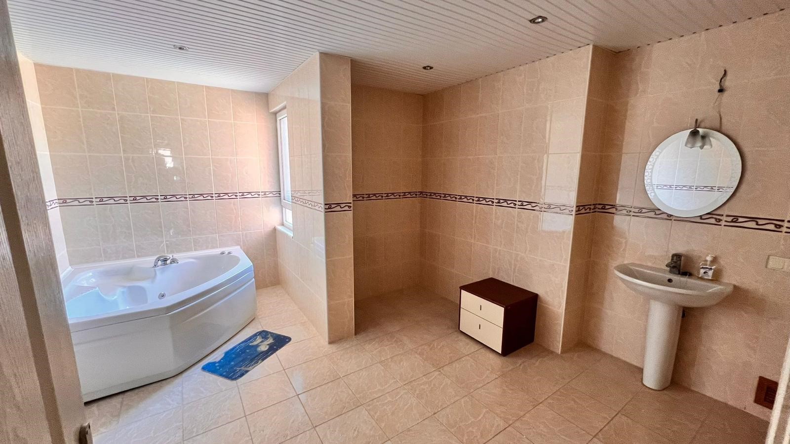 Penthouse in Alanya with an area of 260 m2 on the first coastline, Mahmutlar - Umbrella Group - Photo 7