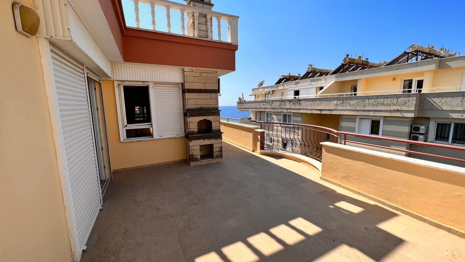 Penthouse in Alanya with an area of 260 m2 on the first coastline, Mahmutlar - Umbrella Group - Photo 19