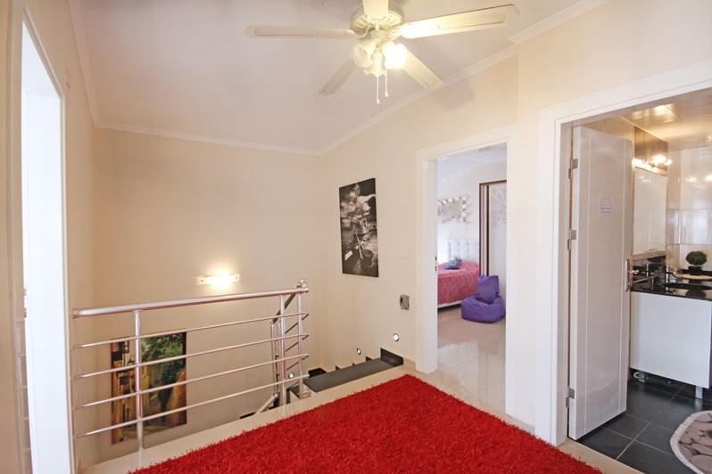 Spacious penthouse in Alanya area of 215 m2, 500 m from the sea, Oba - Umbrella Group - Photo 22