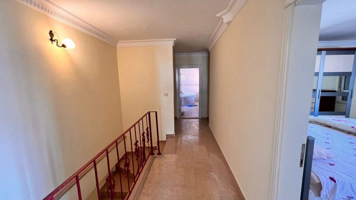 Penthouse in Alanya with an area of 260 m2 on the first coastline, Mahmutlar - Umbrella Group - Photo 10