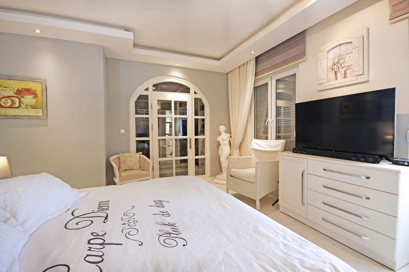 Spacious villa in Alanya with 7+3 apartments with sea and city views, Kestel - Umbrella Group - Photo 38