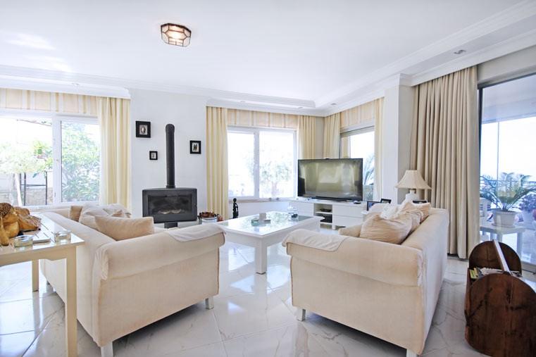 Spacious villa in Alanya with 7+3 apartments with sea and city views, Kestel - Umbrella Group - Photo 22