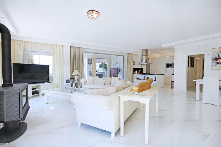 Spacious villa in Alanya with 7+3 apartments with sea and city views, Kestel - Umbrella Group - Photo 24