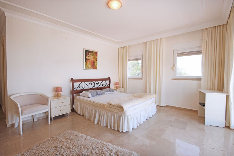 Spacious villa in Alanya with 7+3 apartments with sea and city views, Kestel - Umbrella Group - Photo 45