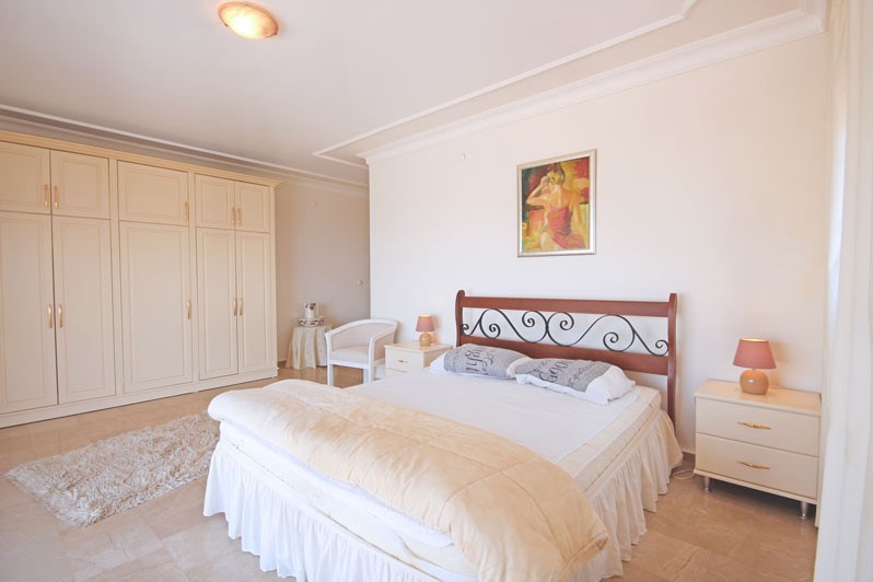 Spacious villa in Alanya with 7+3 apartments with sea and city views, Kestel - Umbrella Group - Photo 46