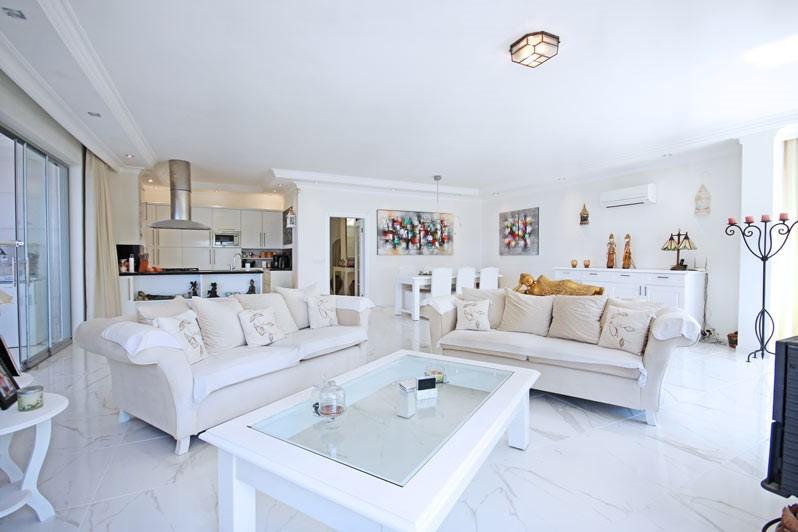 Spacious villa in Alanya with 7+3 apartments with sea and city views, Kestel - Umbrella Group - Photo 23
