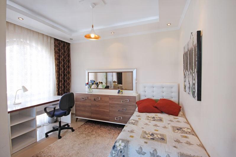 Spacious penthouse in Alanya area of 215 m2, 500 m from the sea, Oba - Umbrella Group - Photo 9