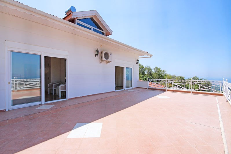 Spacious villa in Alanya with 7+3 apartments with sea and city views, Kestel - Umbrella Group - Photo 20