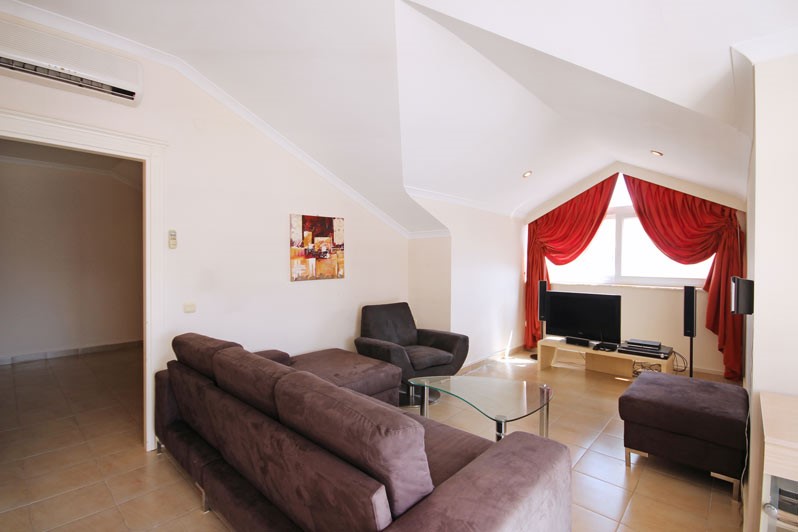 Spacious penthouse with an area of 250 m2 in the center of Alanya - Umbrella Group - Photo 27