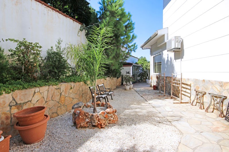 Spacious villa in Alanya with 7+3 apartments with sea and city views, Kestel - Umbrella Group - Photo 14