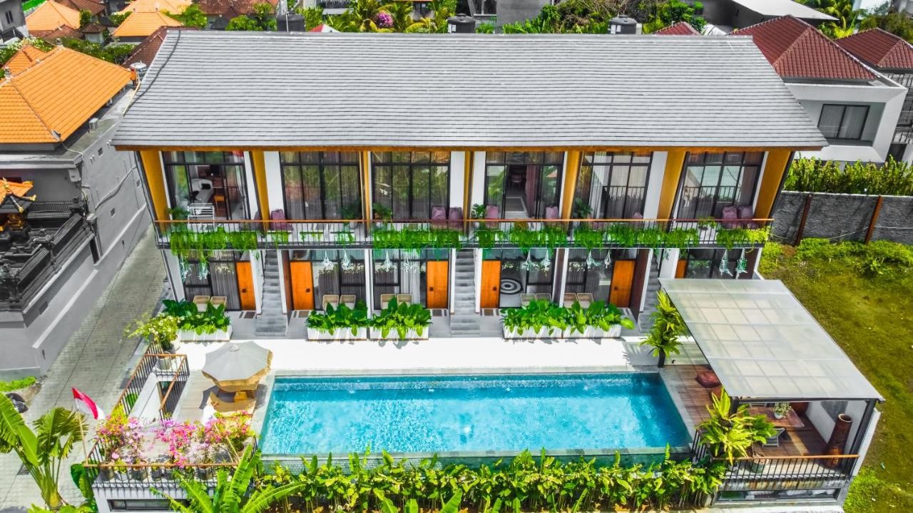 Complex with loft-style apartments, 450 m from the central beach of Batu-Bolong - Umbrella Group