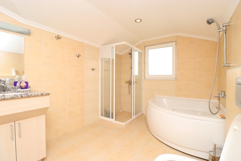 Spacious duplex with beautiful sea views - Umbrella Group - Photo 21