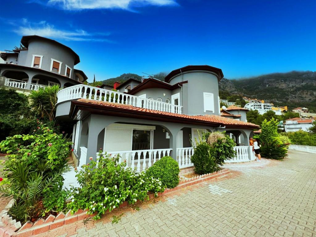 Cozy villa (3+1) on the hill, with a beautiful view of the sea and the city - Umbrella Group
