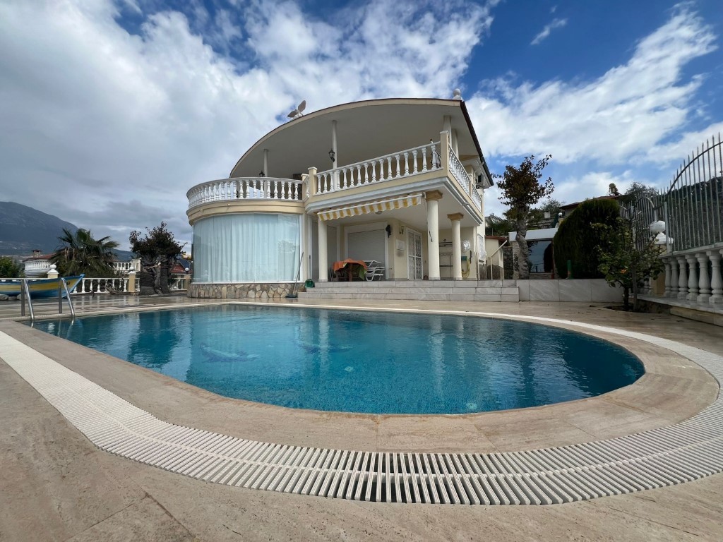 Detached villa with private pool in Kargyjak area - Umbrella Group