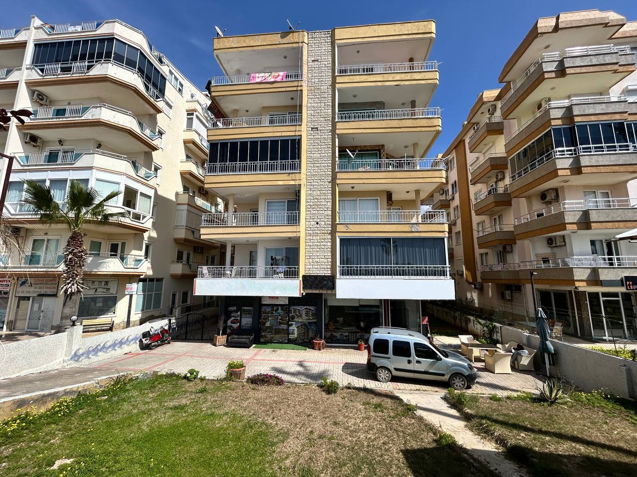 Two bedroom apartment on the first coastline in Mahmutlar - Umbrella Group