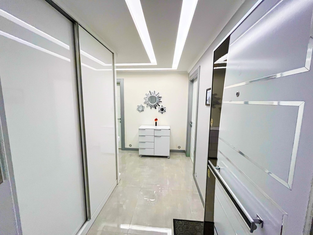 Spacious 3+1 apartment on the 1st floor, Both - Umbrella Group - Photo 9