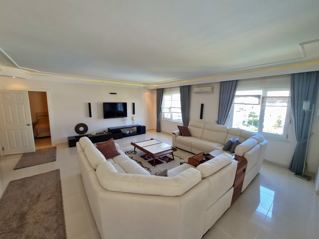 Spacious 350 m2 duplex with terrace - Umbrella Group - Photo 2