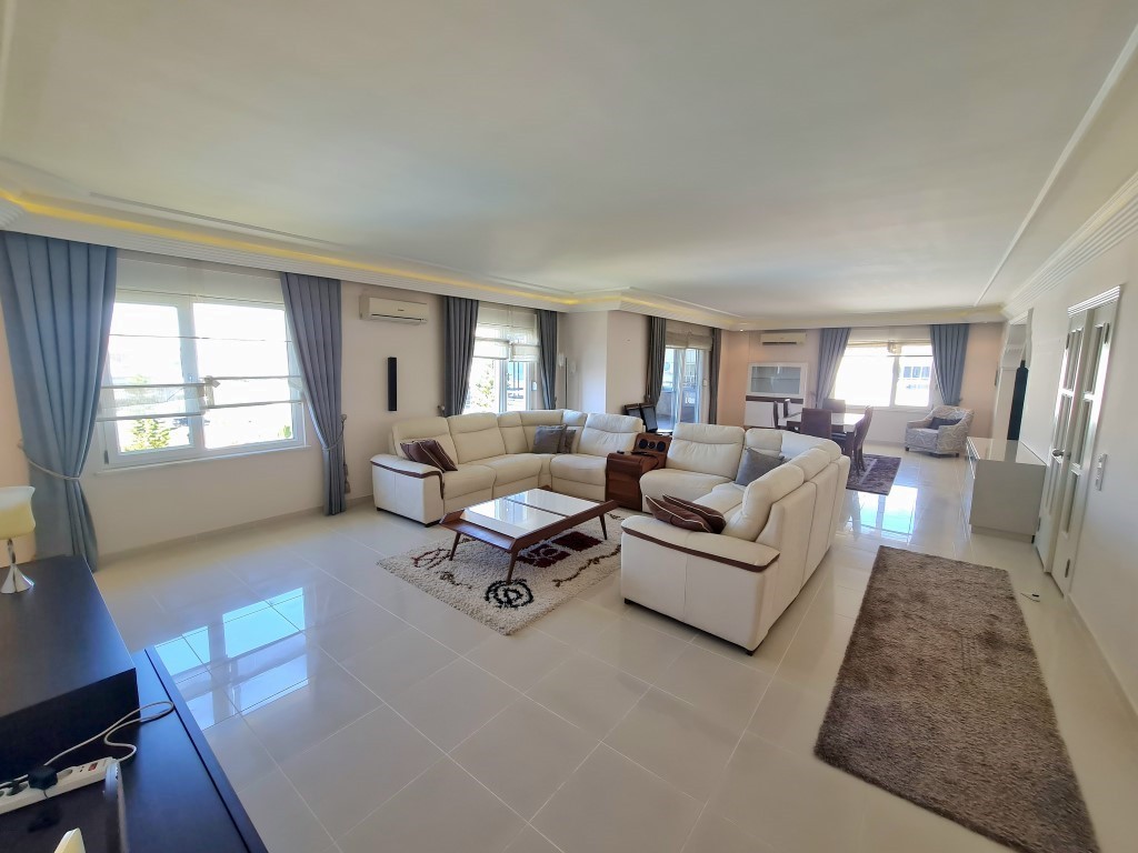 Spacious 350 m2 duplex with terrace - Umbrella Group - Photo 3