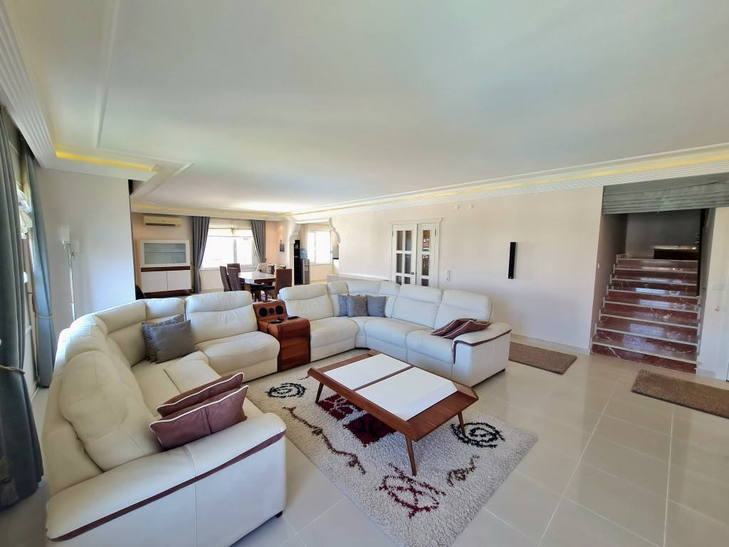 Spacious 350 m2 duplex with terrace - Umbrella Group