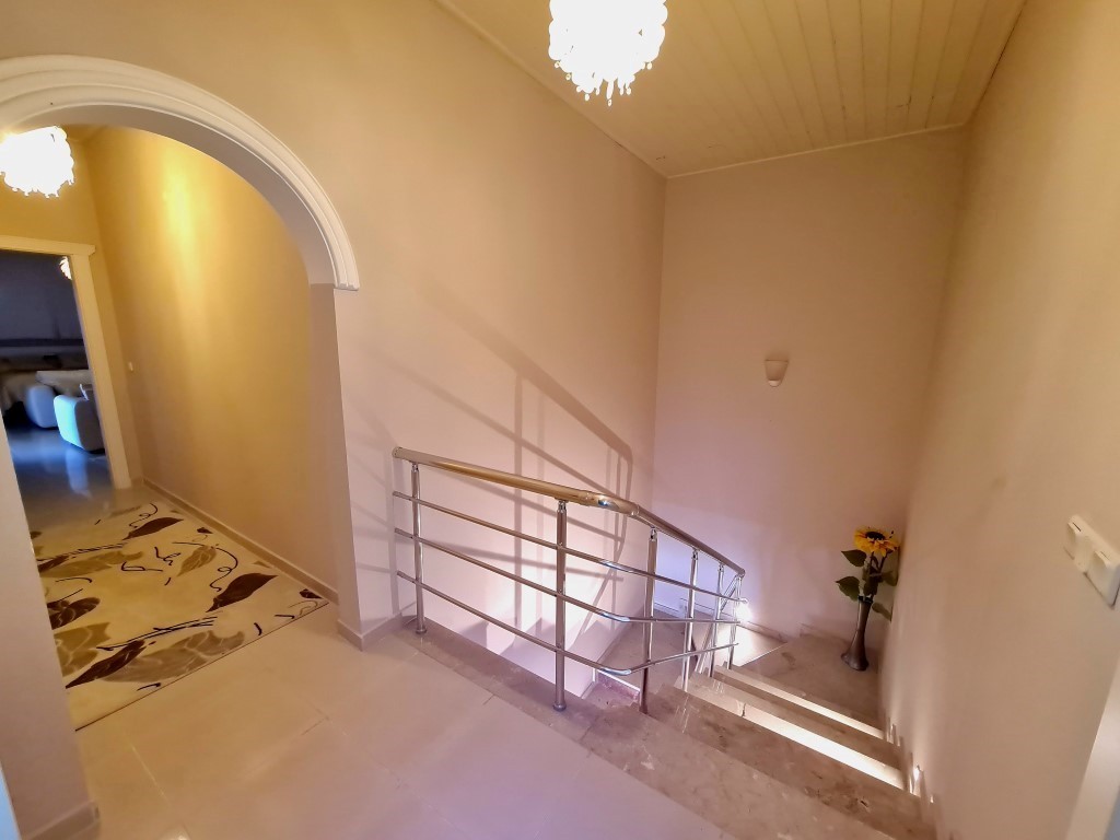 Spacious 350 m2 duplex with terrace - Umbrella Group - Photo 13