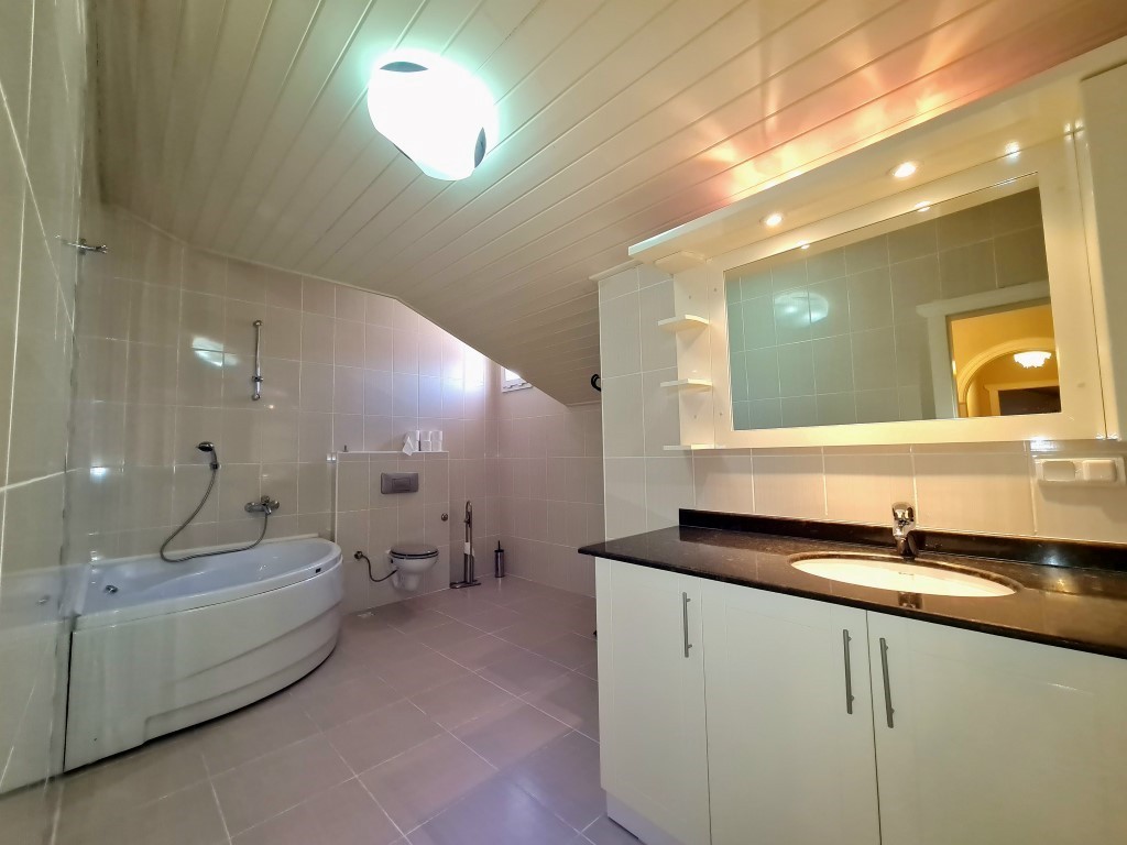 Spacious 350 m2 duplex with terrace - Umbrella Group - Photo 21