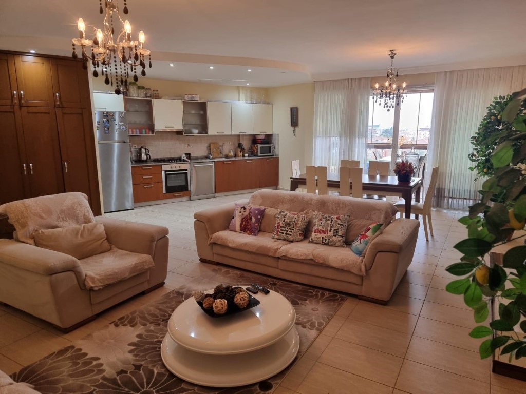 Three-room apartment on the 6th floor with pool view, Thomasur - Umbrella Group